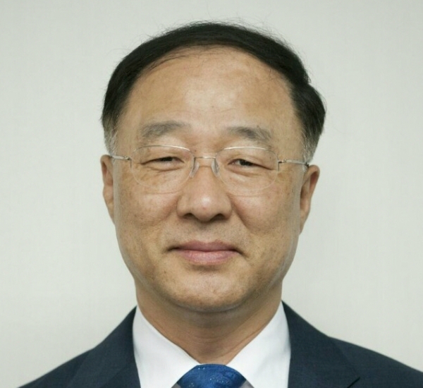 홍남기 부총기 겸 기획재정부 장관