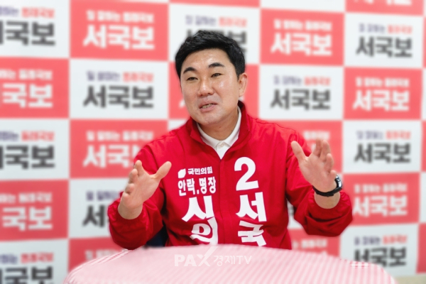 서국보 후보가 팍스경제TV와의 인터뷰에서 생활인프라 확충과 지역경제 활성화 등 동래 발전 구상에 대해 설명하고 있다. [사진=박자연 기자]