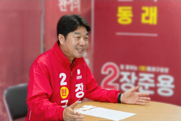 장준용 동래구청장 후보가 팍스경제TV와의 인터뷰에서 지역 경제 발전 구상을 설명하고 있다. [사진=박자연 기자]