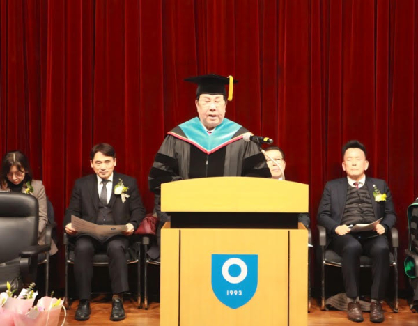 동신교육재단 이사장을 겸하고 있는 우오현 SM그룹 회장. [사진=SM그룹]