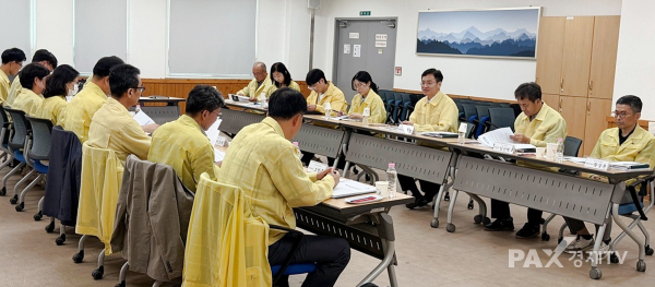 3일 도재영 중부산림청장(오른쪽 가운데)이 소나무재선충병 긴급점검회의를 진행하고 있다. [사진제공=중부지방산림청]