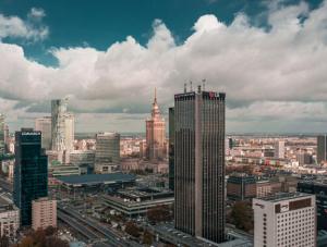 LG, 유럽 전진기지 폴란드 마천루에 옥외 광고 설치